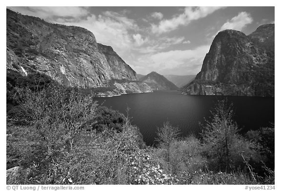 Wapama Fall, Hetch Hetchy Dome, Kolana Rock, Hetch Hetchy. Yosemite National Park (black and white)