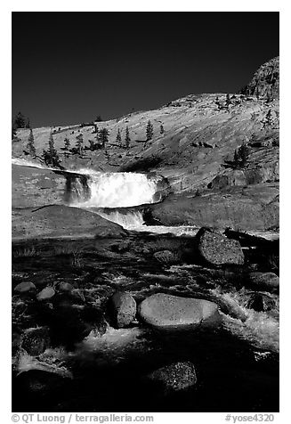 Leconte falls, afternoon. Yosemite National Park (black and white)