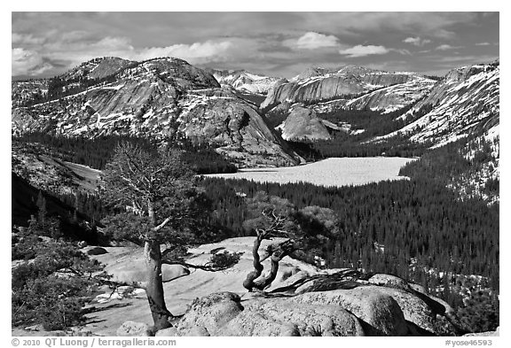 Iced-up Tenaya Lake and domes. Yosemite National Park, California, USA.