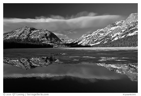 Spring thaw, Tenaya Lake. Yosemite National Park, California, USA.