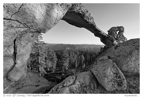 Indian Arch, late afternoon. Yosemite National Park, California, USA.