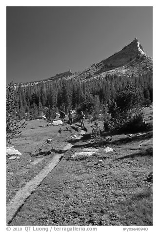 John Muir Trail and backpackers under Tressider Peak. Yosemite National Park, California, USA.