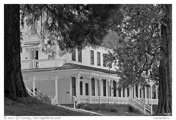 Wawona hotel cottage. Yosemite National Park (black and white)