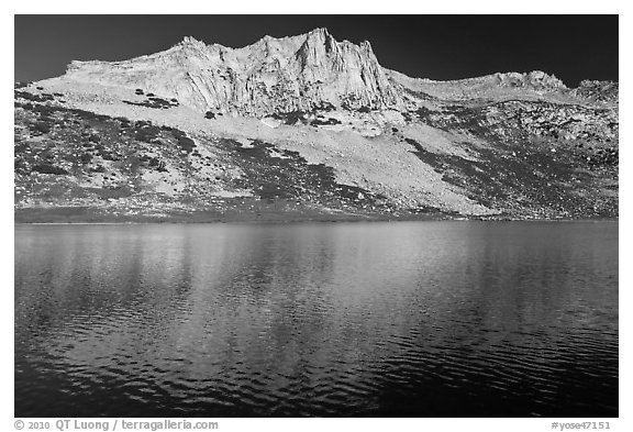 Sheep Peak and  Roosevelt Lake. Yosemite National Park (black and white)