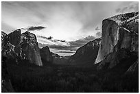 Reverse Tunnel View. Yosemite National Park ( black and white)