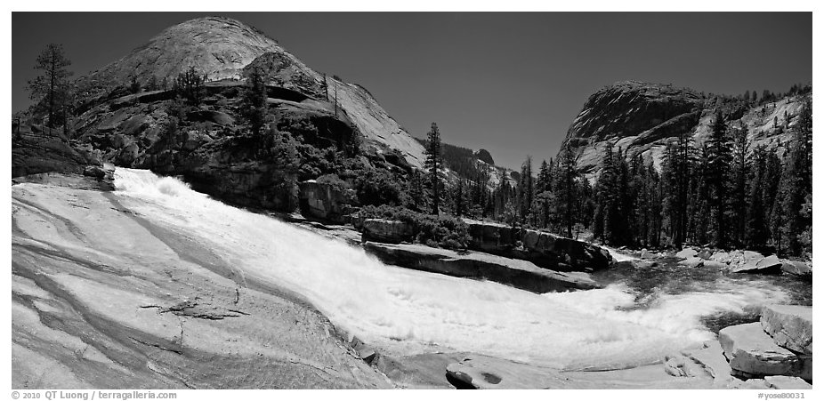 Bend of the Merced River in Upper Merced River Canyon. Yosemite National Park (black and white)