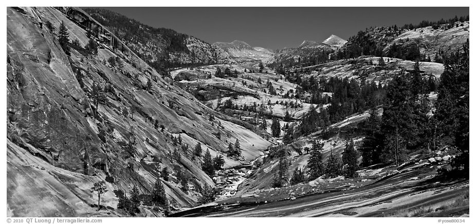 Smooth granite scenery in the Upper Merced River Canyon. Yosemite National Park (black and white)