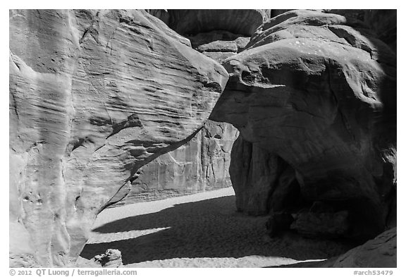 Sand Dune Arch. Arches National Park, Utah, USA.