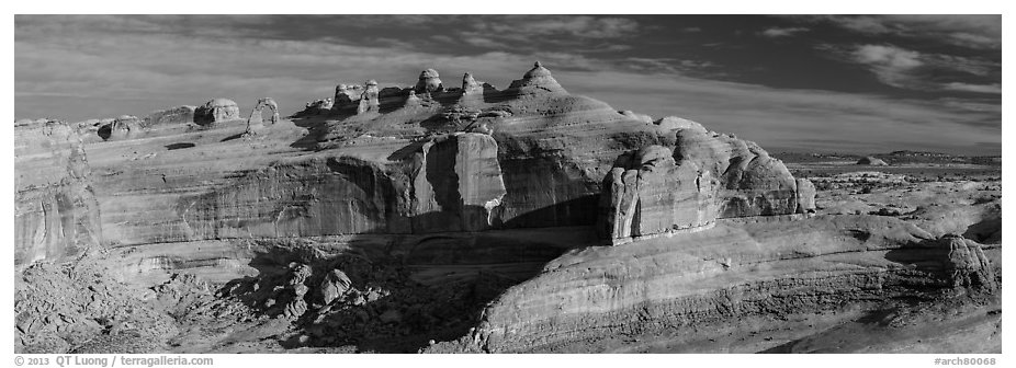 Delicate Arch above Winter Camp Wash. Arches National Park, Utah, USA.