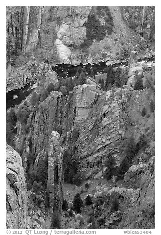 Crags and Gunnison River seen from above. Black Canyon of the Gunnison National Park, Colorado, USA.