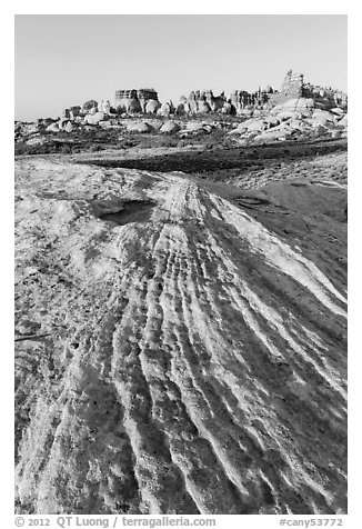 Sandstone swirls and Dollhouse pinnacles. Canyonlands National Park, Utah, USA.