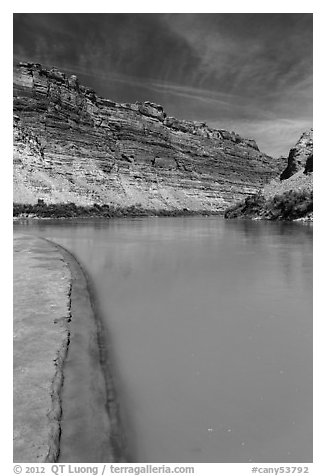 Colorado River beach shore near Confluence with Green River. Canyonlands National Park, Utah, USA.