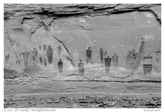 Barrier Canyon Style rock art, the Great Gallery,  Horseshoe Canyon. Canyonlands National Park (black and white)