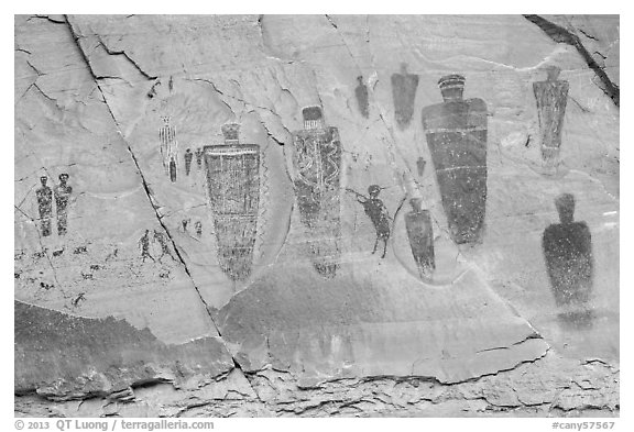 Life-sized anthropomorphic images, the Great Gallery, Horseshoe Canyon. Canyonlands National Park, Utah, USA.