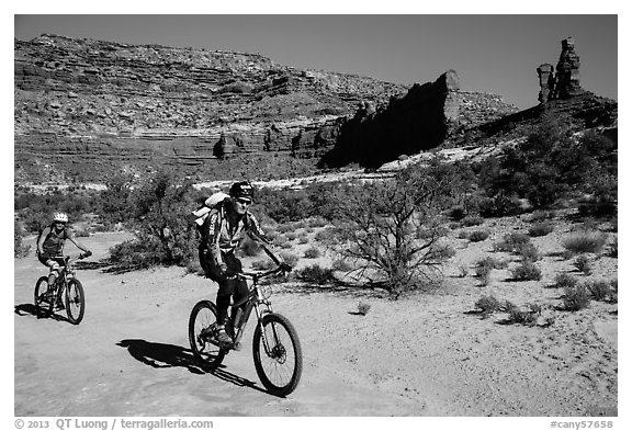 Mountain bikers in Teapot Canyon, Maze District. Canyonlands National Park (black and white)