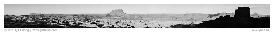 Maze canyons and Chocolate Drops from Petes Mesa, early morning. Canyonlands National Park, Utah, USA.