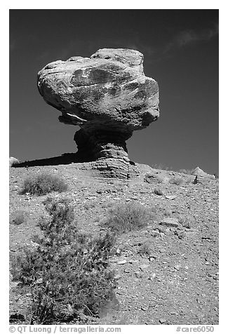 Balanced Rock in  Hartnet Draw. Capitol Reef National Park, Utah, USA.