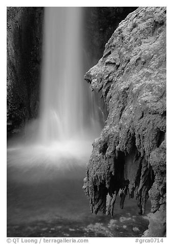 Rock and Mooney Falls, Havasu Canyon. Grand Canyon National Park (black and white)