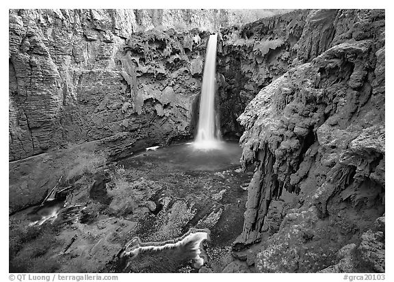 Mooney falls, Havasu Canyon. Grand Canyon National Park (black and white)