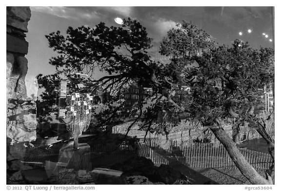 Watchtower gift shop window reflexion. Grand Canyon National Park (black and white)