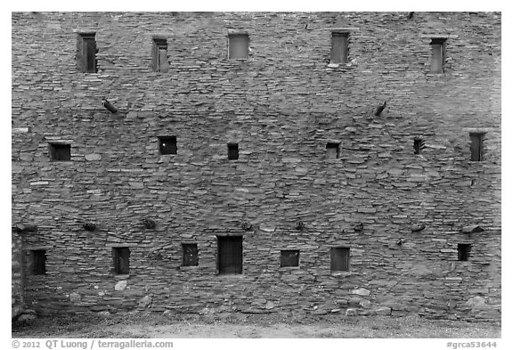 Hopi House back wall. Grand Canyon National Park (black and white)