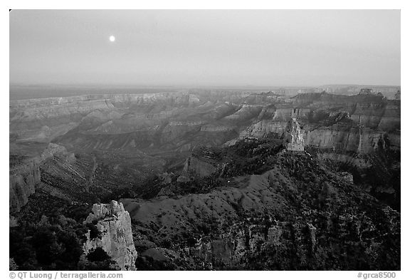 Moonrise, Point Imperial. Grand Canyon National Park, Arizona, USA.