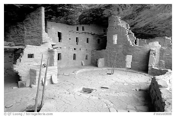 Spruce Tree house, ancestral pueblan ruin. Mesa Verde National Park, Colorado, USA.