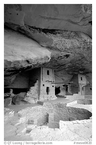 Kiva in Balcony House. Mesa Verde National Park (black and white)