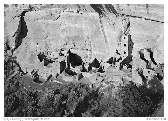 Square Tower house, tallest Anasazi ruin, afternoon. Mesa Verde National Park (black and white)