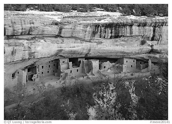 Spruce Tree house and alcove in winter. Mesa Verde National Park, Colorado, USA.