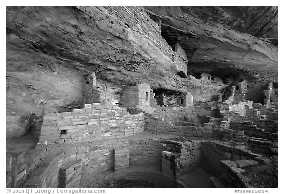 Mug House, Wetherill Mesa. Mesa Verde National Park (black and white)