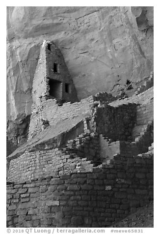 Multi-stored ancestral pueblo, Long House. Mesa Verde National Park (black and white)