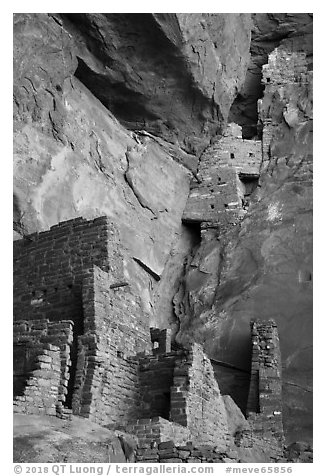 Structures built high on cliff, Square Tower House. Mesa Verde National Park (black and white)