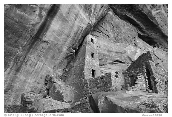 Square Tower House Anasazi dwelling. Mesa Verde National Park (black and white)