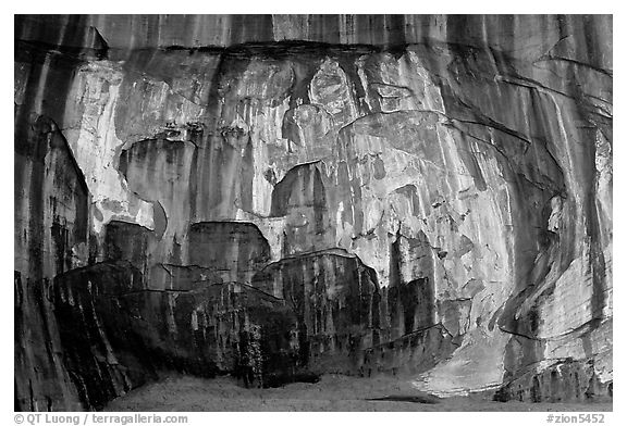 Striated rock wall, Double Arch Alcove, Middle Fork of Taylor Creek. Zion National Park, Utah, USA.