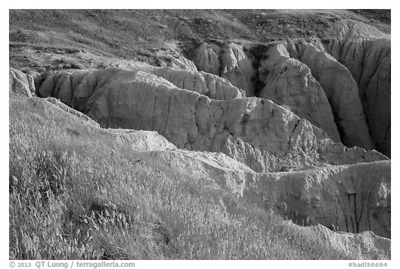 Badlands beneath mixed grass prairie plateau. Badlands National Park (black and white)