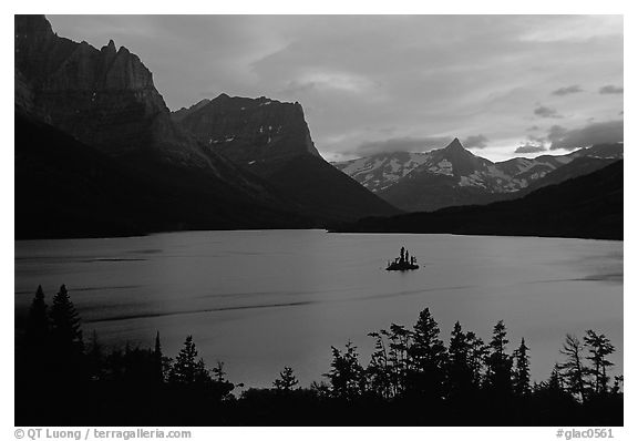 St Mary Lake and Wild Goose Island, sunset. Glacier National Park, Montana, USA.