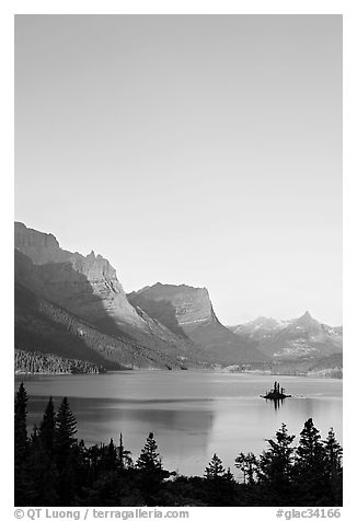 St Mary Lake and Wild Goose Island at sunrise. Glacier National Park, Montana, USA.