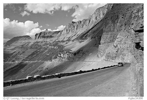 Going to the Sun road below the Garden Wall, afternoon. Glacier National Park, Montana, USA.