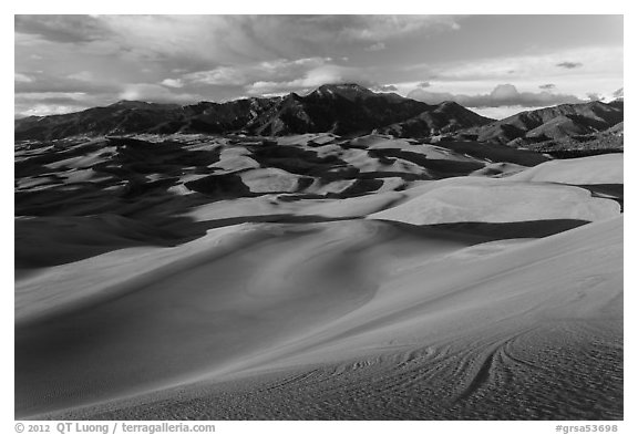 Dune field and Sangre de Cristo mountains at sunset. Great Sand Dunes National Park, Colorado, USA.