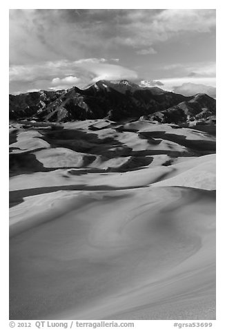 Mount Herard and dune field at sunset. Great Sand Dunes National Park, Colorado, USA.