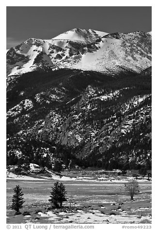 Moraine Park and Stones Peak in winter. Rocky Mountain National Park, Colorado, USA.