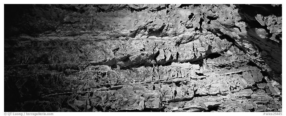 Cave walls. Wind Cave National Park (black and white)