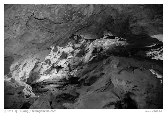 Large cave room. Wind Cave National Park (black and white)