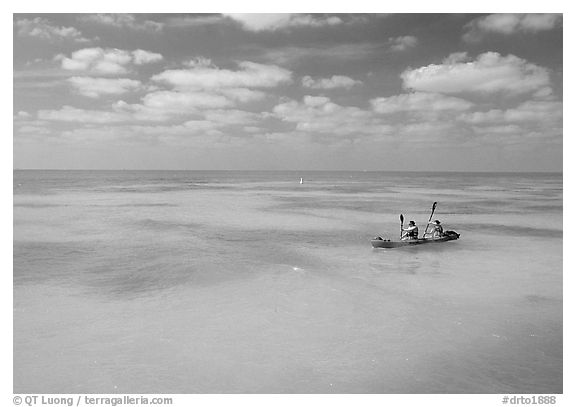 Sea kayakers in turquoise waters. Dry Tortugas National Park, Florida, USA.