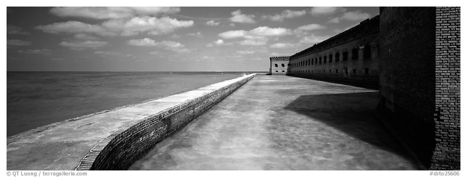 Seawall, moat, and Fort Jefferson. Dry Tortugas  National Park (black and white)