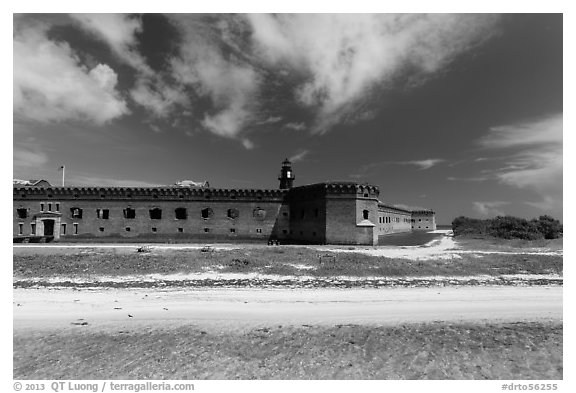 Beach, Garden Key, and Fort Jefferson. Dry Tortugas National Park, Florida, USA.