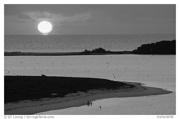 Sunrise over Long Key and Atlantic Ocean. Dry Tortugas National Park, Florida, USA.