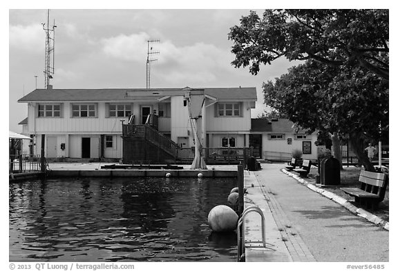 Gulf Coast Visitor Center. Everglades National Park (black and white)