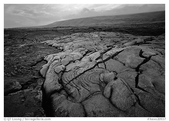 Fresh lava with cracks showing molten lava underneath. Hawaii Volcanoes National Park, Hawaii, USA.